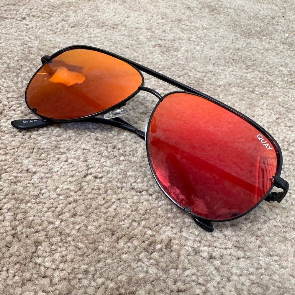 Quay Australia High Key Aviator Sunglasses Black Red Mirrored Lens 126